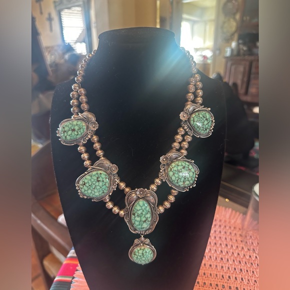 Jewelry - Vintage Station Necklace Amazing